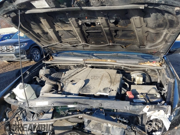 2015 Toyota Tacoma with VIN 3TMLU4EN4FM190968, listed as a IAAI auction lot 41749985 with 152,668 mi miles and . Bid and sale history available at DreamBid. Image 10.
