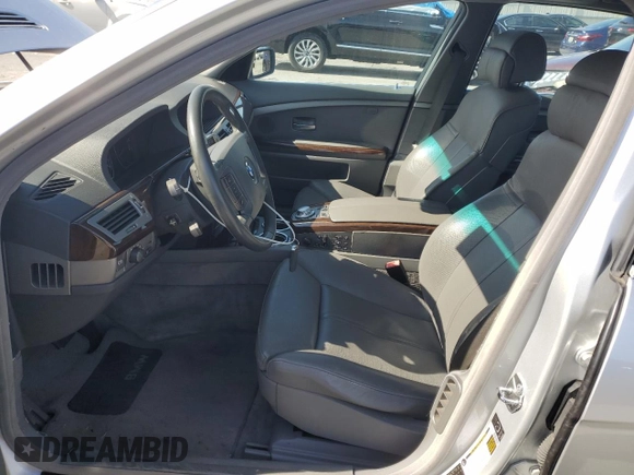 2005 BMW 7 Series 745Li z VIN WBAGN63535DS56141, wystawiony jako Copart lot #45632495 z przebiegiem 68 804 mil mil oraz Czysty tytuł • Clean title. Historia ofert i sprzedaży dostępna na DreamBid. Obrazek 7.