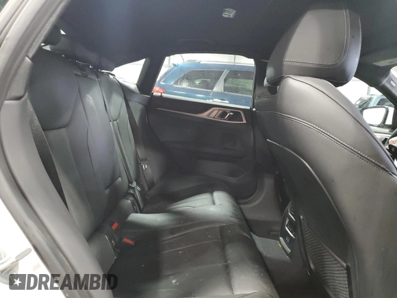 2024 BMW i4 xDrive40 z VIN WBY83FB06RFT27327, wystawiony jako Copart lot #84040704 z przebiegiem 5 137 mil mil oraz Szkoda całkowita • Salvage title. Historia ofert i sprzedaży dostępna na DreamBid. Obrazek 10.