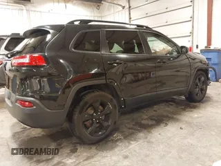 2016 Jeep Cherokee Latitude with VIN 1C4PJMCS9GW162734, listed as a IAAI auction lot 41940086 with 98,101 mi miles and . Bid and sale history available at carsss.com. Image 4.