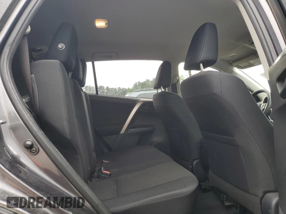 2017 Toyota RAV4 LE z VIN JTMBFREV8HJ138052, wystawiony jako Copart lot #61393655 z przebiegiem 49 785 mil mil oraz Szkoda całkowita • Salvage title. Historia ofert i sprzedaży dostępna na DreamBid. Obrazek 11.