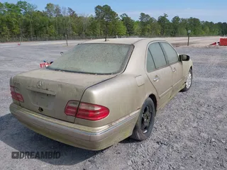 2000 Mercedes-Benz E 320 z VIN WDBJF65J6YB107172, wystawiony jako IAAI lot #42004480 z przebiegiem 149 432 mil mil oraz . Historia ofert i sprzedaży dostępna na DreamBid. Obrazek 4.