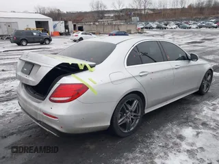 2020 Mercedes-Benz E 350 z VIN W1KZF8DB7LA818006, wystawiony jako IAAI lot #41521192 z przebiegiem 54 558 mil mil oraz . Historia ofert i sprzedaży dostępna na DreamBid. Obrazek 4.