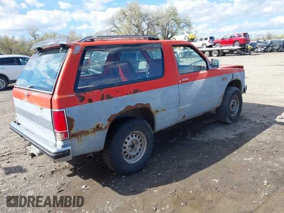 1984 Chevrolet Blazer z VIN 1G8CT18B1E8203630, wystawiony jako IAAI lot #42143372 z przebiegiem 15 mil mil oraz . Historia ofert i sprzedaży dostępna na DreamBid. Obrazek 4.