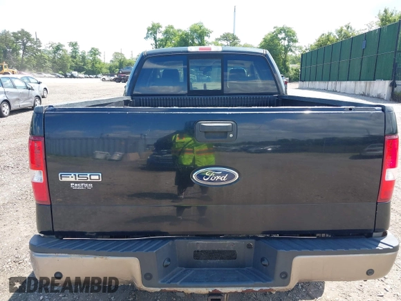2004 Ford F-150 XLT z VIN 1FTPX14504NB38703, wystawiony jako IAAI lot #42680250 z przebiegiem 135 335 mil mil oraz . Historia ofert i sprzedaży dostępna na DreamBid. Obrazek 16.