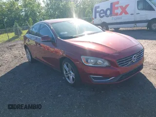 2015 Volvo S60 T5 Drive-E Premier z VIN YV126MFK3F1344944, wystawiony jako IAAI lot #42305253 z przebiegiem 244 397 mil mil oraz . Historia ofert i sprzedaży dostępna na DreamBid. Obrazek 1.