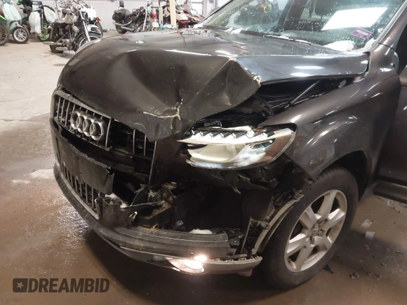 2010 Audi Q7 3.6L Premium Plus with VIN WA1LYAFE4AD001607, listed as a IAAI auction lot 41587352 with 170,180 mi miles. Bid and sale history available at carsss.com. Image 6.