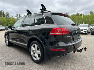 2013 Volkswagen Touareg Exec z VIN WVGEP9BP8DD005795, wystawiony jako Copart lot #58057105 z przebiegiem 202 563 mil mil oraz Czysty tytuł • Clean title. Historia ofert i sprzedaży dostępna na DreamBid. Obrazek 3.