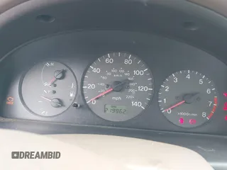 1999 Mazda Protege DX z VIN JM1BJ2222X0151674, wystawiony jako IAAI lot #42444584 z przebiegiem 219 862 mil mil oraz . Historia ofert i sprzedaży dostępna na DreamBid. Obrazek 7.