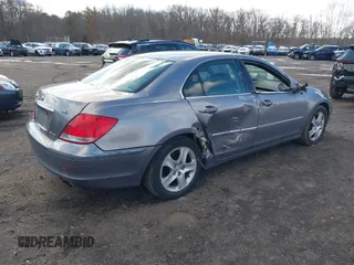 2007 Acura RL Tech Pkg with VIN JH4KB16617C000200, listed as a IAAI auction lot 41592490 with 224,508 mi miles. Bid and sale history available at carsss.com. Image 4.