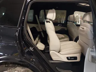 2022 BMW X7 M50i with VIN 5UXCX6C04N9M19672, listed as a IAAI auction lot 41952181 with 1 mi miles. Bid and sale history available at carsss.com. Image 8.