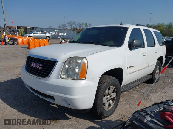 2008 GMC Yukon SLT w/4SB with VIN 1GKFK13068J198356, listed as a IAAI auction lot 42016987 with 244,704 mi miles. Bid and sale history available at carsss.com. Image 2.
