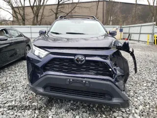 2023 Toyota RAV4 XLE with VIN 2T3P1RFV1PW363786, listed as a Copart auction lot 53697715 with 8,220 mi miles and Salvage title. Bid and sale history available at DreamBid. Image 5.