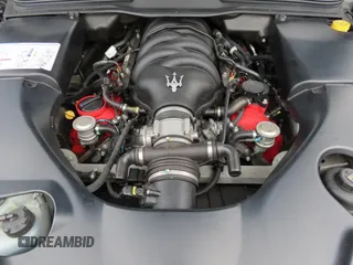 2013 Maserati GranTurismo Sport z VIN ZAM45VLAXD0072023, wystawiony jako Copart lot #59033745 z przebiegiem 86 009 mil mil oraz Szkoda całkowita • Salvage title. Historia ofert i sprzedaży dostępna na DreamBid. Obrazek 7.