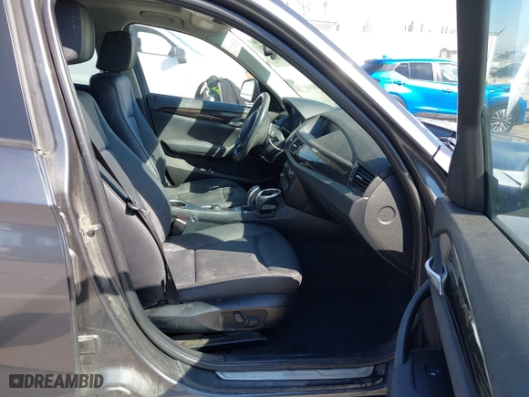 2014 BMW X1 xDrive28i with VIN WBAVL1C57EVY23722, listed as a IAAI auction lot 41839543 with 121,742 mi miles. Bid and sale history available at carsss.com. Image 5.
