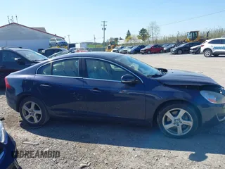 2013 Volvo S60 T5 Premier z VIN YV1612FS5D1202290, wystawiony jako IAAI lot #42042523 z przebiegiem 165 700 mil mil oraz . Historia ofert i sprzedaży dostępna na DreamBid. Obrazek 13.