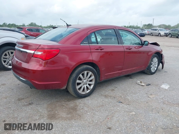 2013 Chrysler 200 Touring z VIN 1C3CCBBB0DN525474, wystawiony jako IAAI lot #42104782 z przebiegiem 67 418 mil mil oraz . Historia ofert i sprzedaży dostępna na DreamBid. Obrazek 4.