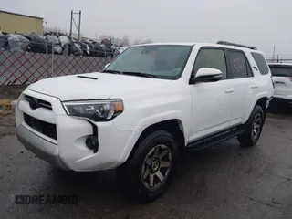 2024 Toyota 4Runner TRD Off Road z VIN JTERU5JR5R6267713, wystawiony jako IAAI lot #41096138 z przebiegiem 2 925 mil mil oraz . Historia ofert i sprzedaży dostępna na DreamBid. Obrazek 18.