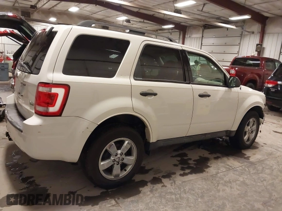 2012 Ford Escape XLT z VIN 1FMCU9DG4CKA72675, wystawiony jako IAAI lot #41212739 z przebiegiem 112 781 mil mil oraz . Historia ofert i sprzedaży dostępna na DreamBid. Obrazek 14.