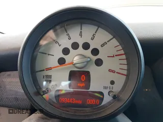 2011 MINI Hardtop S с VIN WMWSV3C56BTY15109, выставлен на аукционе IAAI как лот 42506082 с пробегом 93 443 миль миль и . История ставок и продаж доступна на DreamBid. Изображение 7.