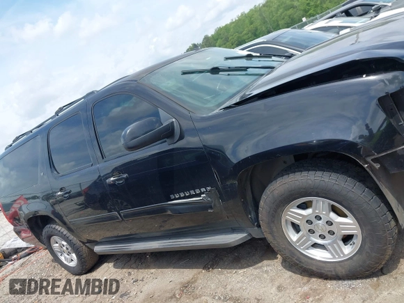 2010 Chevrolet Suburban LT with VIN 1GNUCJE06AR138587, listed as a IAAI auction lot 42145484 with 283,318 mi miles and . Bid and sale history available at DreamBid. Image 12.