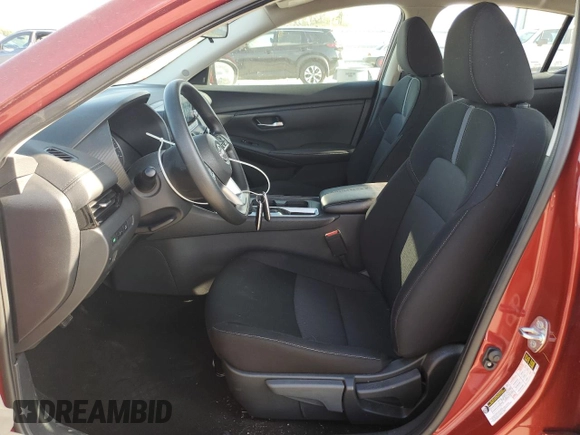 2024 Nissan Sentra SV z VIN 3N1AB8CV0RY207305, wystawiony jako Copart lot #55623055 z przebiegiem 17 956 mil mil oraz Szkoda całkowita • Salvage title. Historia ofert i sprzedaży dostępna na DreamBid. Obrazek 7.