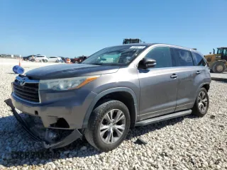 2015 Toyota Highlander LE Plus z VIN 5TDZKRFH4FS051610, wystawiony jako Copart lot #53880115 z przebiegiem 138 014 mil mil oraz Szkoda całkowita • Salvage title. Historia ofert i sprzedaży dostępna na DreamBid. Obrazek 1.