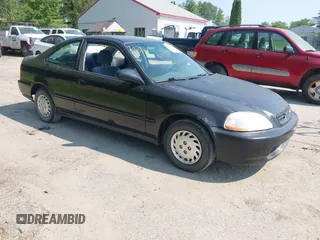 1996 Honda Civic DX z VIN 1HGEJ6122TL081822, wystawiony jako IAAI lot #42364331 z przebiegiem 121 686 mil mil oraz . Historia ofert i sprzedaży dostępna na DreamBid. Obrazek 1.