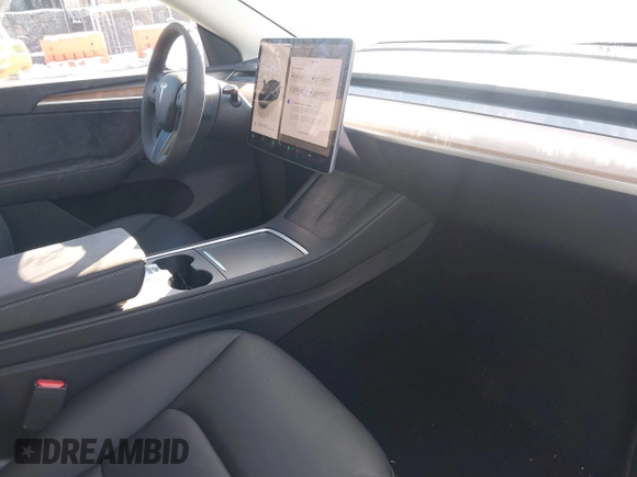 2025 Tesla Model Y Long Range with VIN 7SAYGDED0SF256230, listed as a IAAI auction lot 41356520 with 262 mi miles and . Bid and sale history available at DreamBid. Image 5.