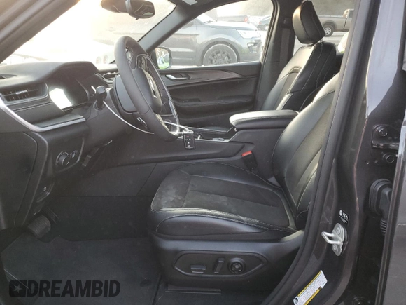 2023 Jeep Grand Cherokee Laredo с VIN 1C4RJGAG2PC662664, выставлен на аукционе Copart как лот 82878804 с пробегом 9 800 миль миль и Списание • Salvage title. История ставок и продаж доступна на DreamBid. Изображение 7.