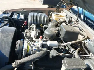 1996 GMC Sierra 1500 z VIN 1GTEC19R0TE524941, wystawiony jako IAAI lot #42827420 z przebiegiem 186 246 mil mil oraz . Historia ofert i sprzedaży dostępna na DreamBid. Obrazek 12.