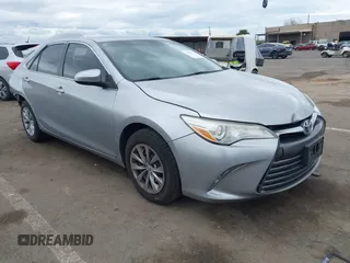 2017 Toyota Camry XLE z VIN 4T1BF1FK4HU667692, wystawiony jako IAAI lot #41789133 z przebiegiem 190 699 mil mil oraz . Historia ofert i sprzedaży dostępna na DreamBid. Obrazek 1.