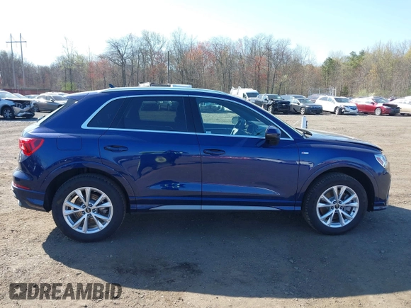 2024 Audi Q3 S line Premium Plus z VIN WA1EECF30R1173836, wystawiony jako IAAI lot #42044971 z przebiegiem 4 848 mil mil oraz . Historia ofert i sprzedaży dostępna na DreamBid. Obrazek 13.