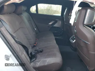2024 BMW i7 xDrive60 z VIN WBY53EJ01RCP72333, wystawiony jako Copart lot #82242244 z przebiegiem Nie podano mil oraz Szkoda całkowita • Salvage title. Historia ofert i sprzedaży dostępna na DreamBid. Obrazek 10.