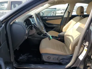 2021 Volkswagen Jetta SEL z VIN 3VWE57BU5MM013374, wystawiony jako Copart lot #62359125 z przebiegiem 50 969 mil mil oraz Czysty tytuł • Clean title. Historia ofert i sprzedaży dostępna na DreamBid. Obrazek 7.