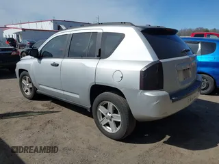 2007 Jeep Compass Sport with VIN 1J8FT47W27D414041, listed as a IAAI auction lot 41760017 with 197,437 mi miles. Bid and sale history available at carsss.com. Image 3.