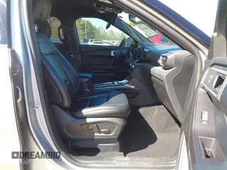 2020 Ford Explorer XLT with VIN 1FMSK7DH8LGA09516, listed as a IAAI auction lot 41650942 with 113,000 mi miles and . Bid and sale history available at carsss.com. Image 5.