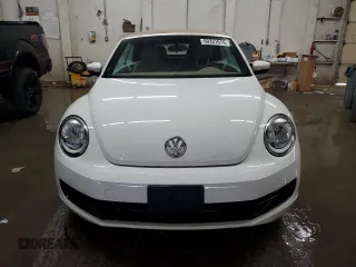 2013 Volkswagen Beetle 2.5L w/Sound/Nav z VIN 3VW5P7AT7DM811619, wystawiony jako Copart lot #60331015 z przebiegiem 115 532 mil mil oraz Szkoda całkowita • Salvage title. Historia ofert i sprzedaży dostępna na DreamBid. Obrazek 5.