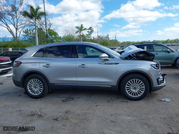 2020 Lincoln Nautilus Standard with VIN 2LMPJ6J95LBL25595, listed as a IAAI auction lot 41423501 with 40,040 mi miles. Bid and sale history available at carsss.com. Image 13.