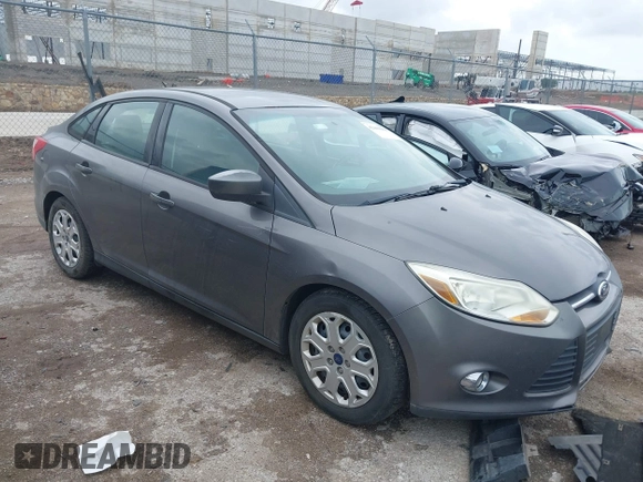 2012 Ford Focus SE z VIN 1FAHP3F2XCL430734, wystawiony jako IAAI lot #42469084 z przebiegiem 128 168 mil mil oraz . Historia ofert i sprzedaży dostępna na DreamBid. Obrazek 1.
