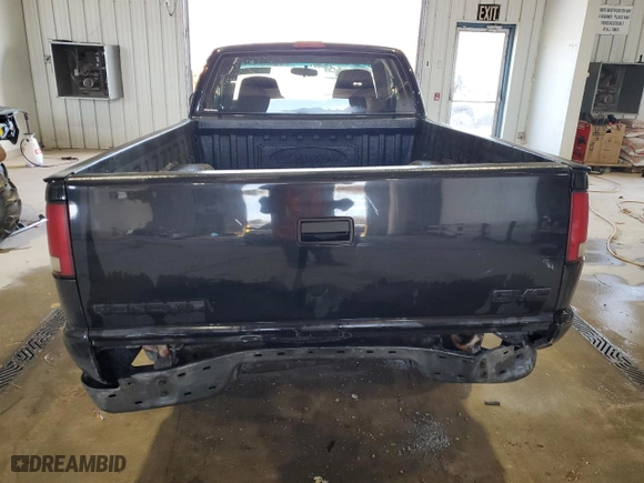 2002 GMC Sonoma SLS with VIN 1GTCS19W728165469, listed as a Copart auction lot 77183144 with 175,428 mi miles and Salvage Title. Bid and sale history available at carsss.com. Image 6.