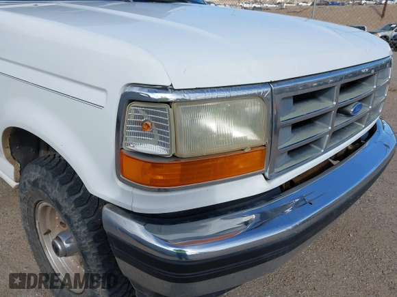 1993 Ford F-150 z VIN 1FTEX14H5PKA70504, wystawiony jako IAAI lot #41700760 z przebiegiem 208 794 mil mil oraz . Historia ofert i sprzedaży dostępna na DreamBid. Obrazek 12.