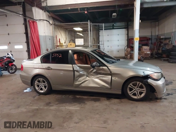 2008 BMW 3 Series 328i z VIN WBAVA37598NL44749, wystawiony jako IAAI lot #42135352 z przebiegiem 132 821 mil mil oraz . Historia ofert i sprzedaży dostępna na DreamBid. Obrazek 13.