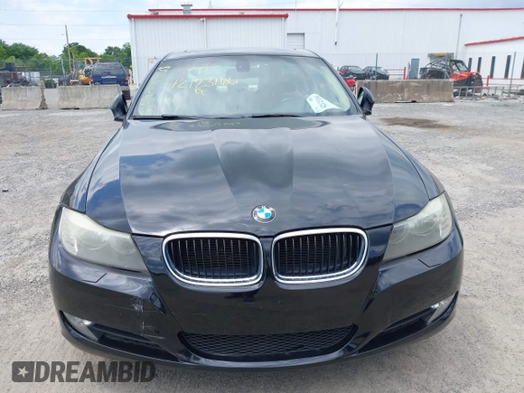 2011 BMW 3 Series 328i xDrive z VIN WBAPK7C56BA972088, wystawiony jako IAAI lot #42123166 z przebiegiem Nie podano mil oraz . Historia ofert i sprzedaży dostępna na DreamBid. Obrazek 6.