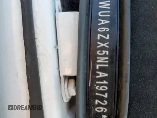 2022 Lamborghini Huracan z VIN ZHWUA6ZX5NLA19726, wystawiony jako Copart lot #75687334 z przebiegiem Nie podano mil oraz Nie do naprawy. Historia ofert i sprzedaży dostępna na DreamBid. Obrazek 12.