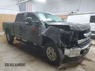 2019 Ford F-250 XL z VIN 1FT7W2B67KED61922, wystawiony jako Copart lot #63221415 z przebiegiem 133 946 mil mil oraz Czysty tytuł • Clean title. Historia ofert i sprzedaży dostępna na DreamBid. Obrazek 4.