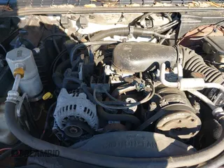 1997 GMC Jimmy SL with VIN 1GKCS13W9V2523837, listed as a IAAI auction lot 41359854 with 185,549 mi miles. Bid and sale history available at carsss.com. Image 10.