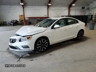 2018 Volvo S60 Dynamic z VIN YV140MTLXJ2450852, wystawiony jako Copart lot #53932485 z przebiegiem Nie podano mil oraz Szkoda całkowita • Salvage title. Historia ofert i sprzedaży dostępna na DreamBid. Obrazek 1.