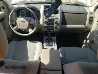 2012 Ford Escape XLT z VIN 1FMCU9DG5CKC08988, wystawiony jako Copart lot #60741765 z przebiegiem 93 114 mil mil oraz Czysty tytuł • Clean title. Historia ofert i sprzedaży dostępna na DreamBid. Obrazek 8.