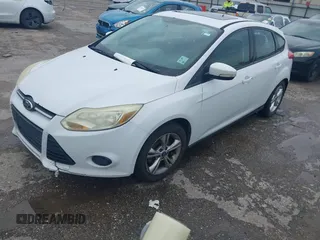 2014 Ford Focus SE z VIN 1FADP3K2XEL170956, wystawiony jako IAAI lot #42480166 z przebiegiem 237 977 mil mil oraz . Historia ofert i sprzedaży dostępna na DreamBid. Obrazek 2.